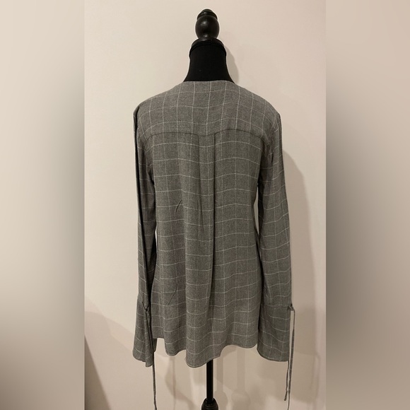 Women’s Gray Top - Picture 2 of 3